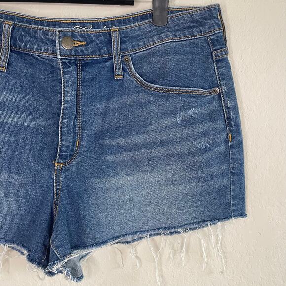 Universal Thread High Rise Shortie Medium Wash - Size 14/32 - Picture 3 of 5